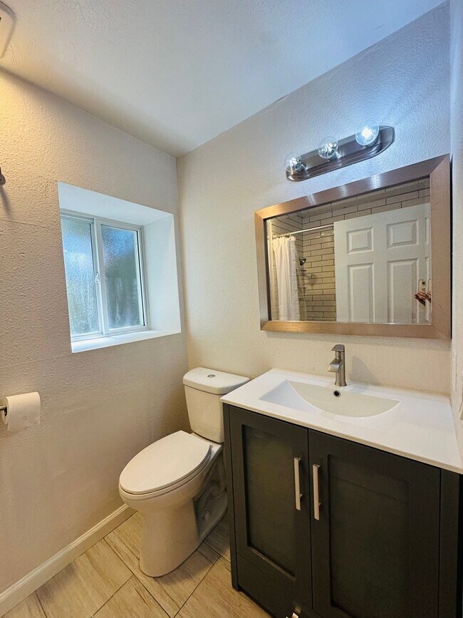 Building Photo - Ashby Duplex