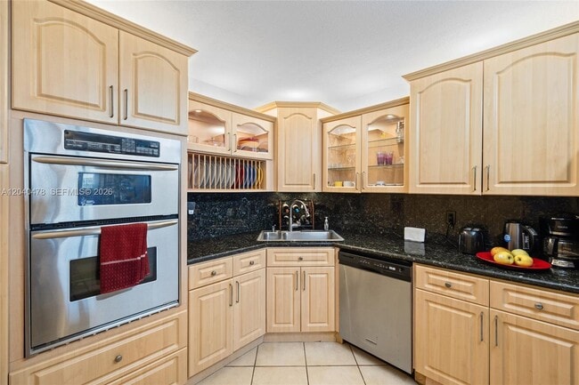 Building Photo - 3725 S Ocean Dr