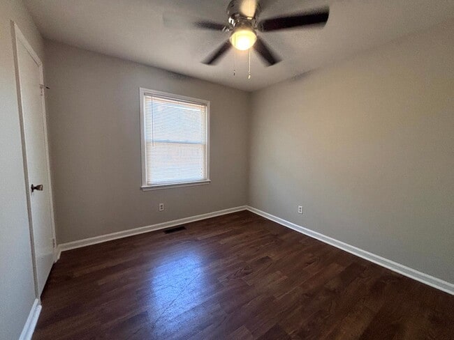 Building Photo - 557 Waterbury Dr