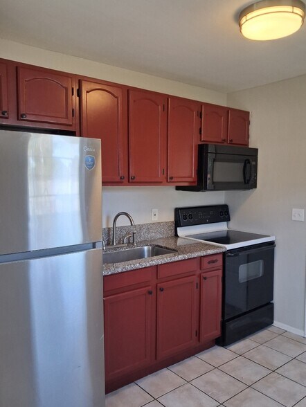 Building Photo - 5301 E 18th Ave