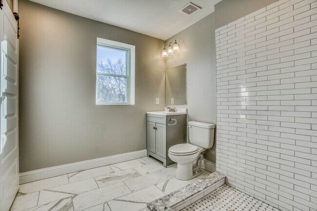 Building Photo - 1623 E Baltimore St