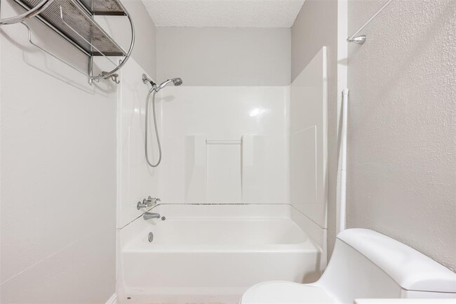 Building Photo - 9520 Quail Village Ln