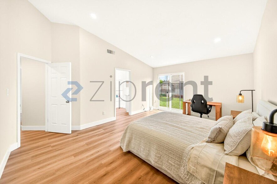 Building Photo - 5603 Pine Canyon Dr