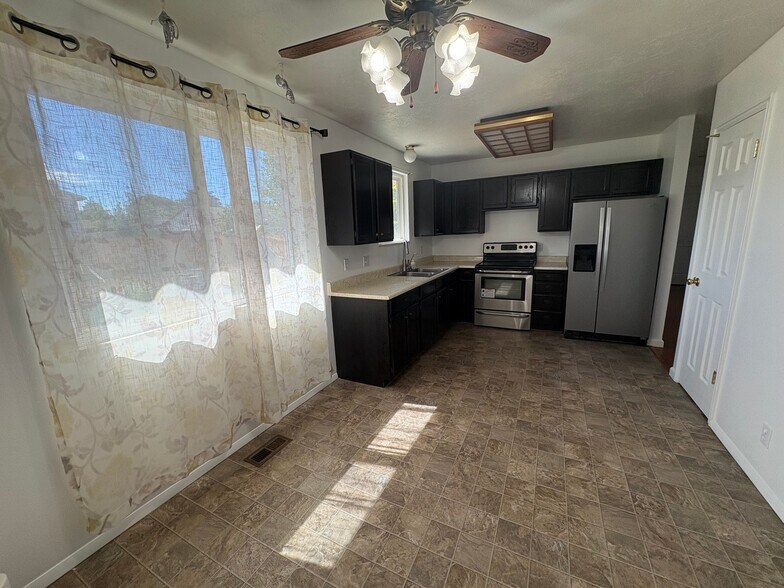 Building Photo - 6586 S 5095 W