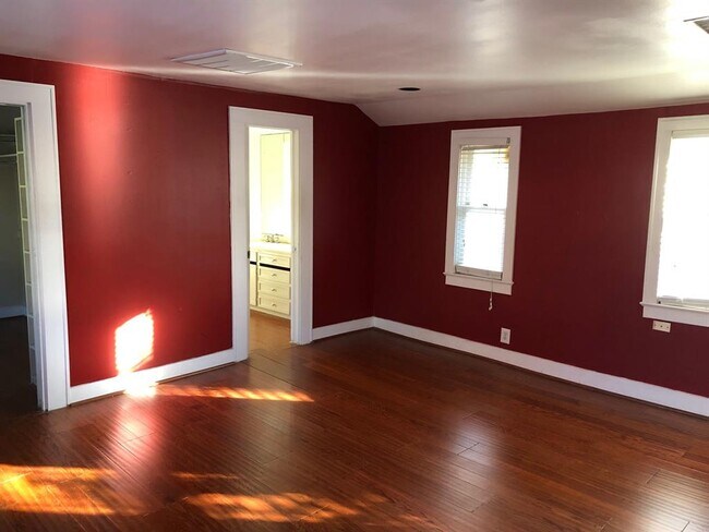 Building Photo - 3217 Mockingbird Ln