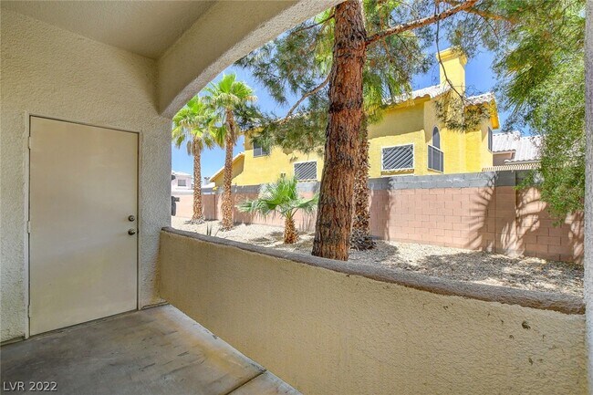 Building Photo - 5650 E Sahara Ave