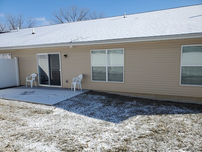 Building Photo - NEW CONSTRUCTION: 2 Bedroom 2 Full Bath Single Story in East Moline