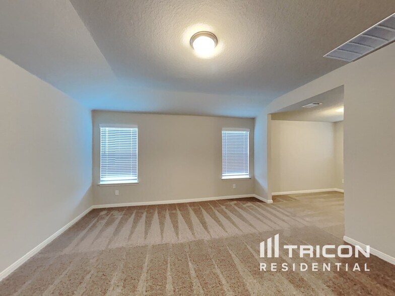 Building Photo - 13630 Paxton Blvd