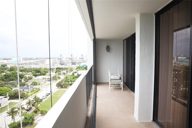 Building Photo - 5600 N Flagler Dr