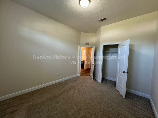 Building Photo - 7037 Season Dr