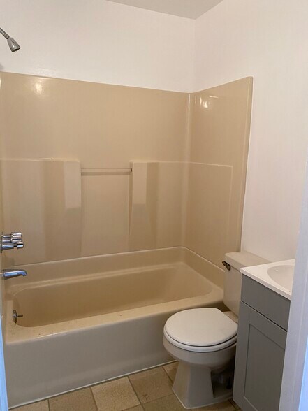 Bathroom - 705 Bunnecke Ave