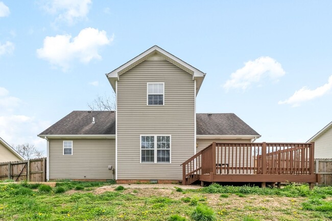 Building Photo - 3 Bedroom 2 Bath Pet Friendly Home For Ren...