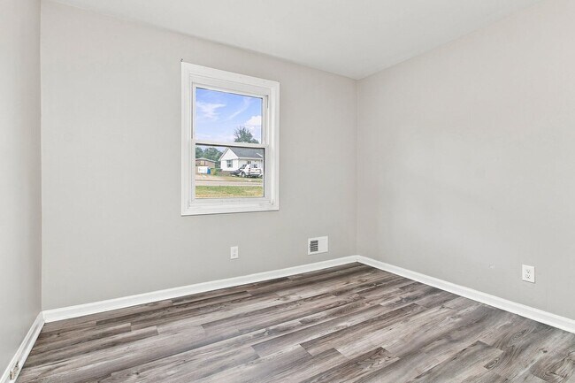 Building Photo - 400 Richcreek Rd