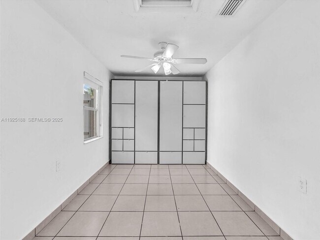 Building Photo - 1624 S 23rd Ave