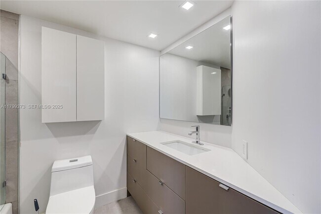 Building Photo - 701 Brickell Key Blvd