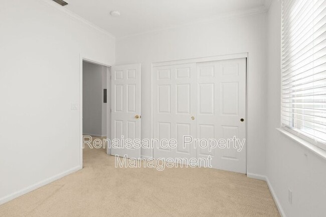 Building Photo - 4182 Glenwood Terrace
