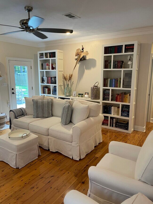 Building Photo - 8970 Eagles Ridge Dr