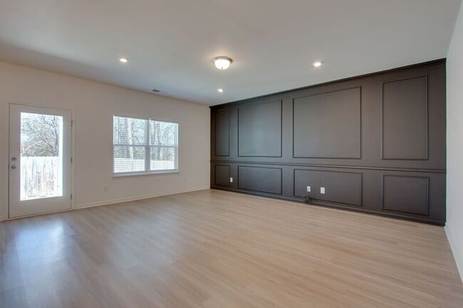 Building Photo - 1872 Holdens Hollow