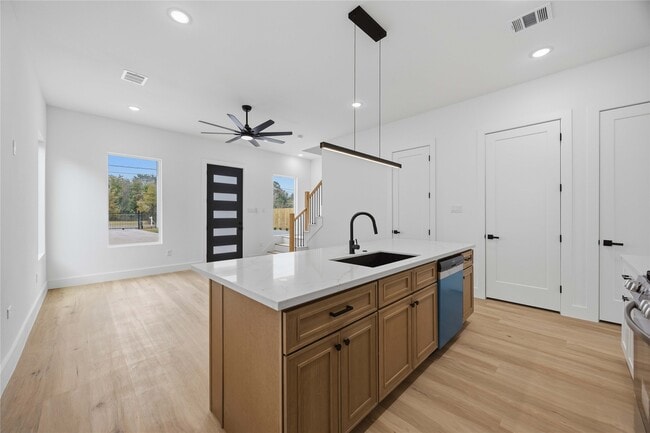 Building Photo - 9019 Comal St