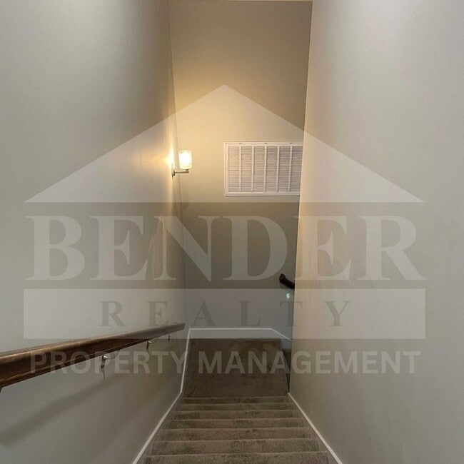 Building Photo - 638 NE Bellingham Dr