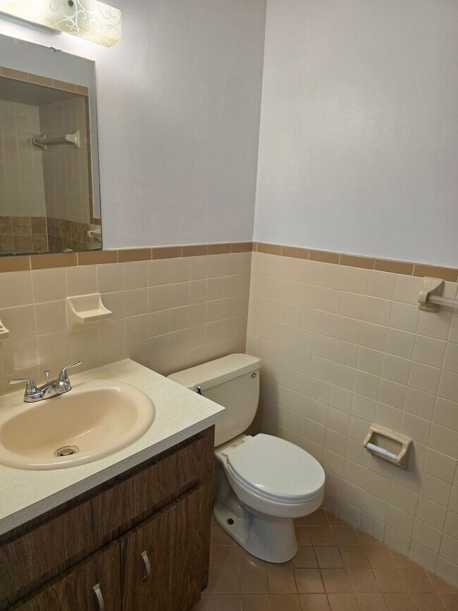 Building Photo - Amazing 2/1 Near Downtown Inverness!!!