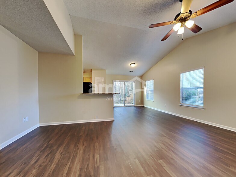 Building Photo - 537 Beverly Dr