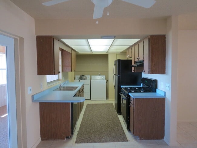 Building Photo - Two-Bedroom Apartment off Lake Menzie