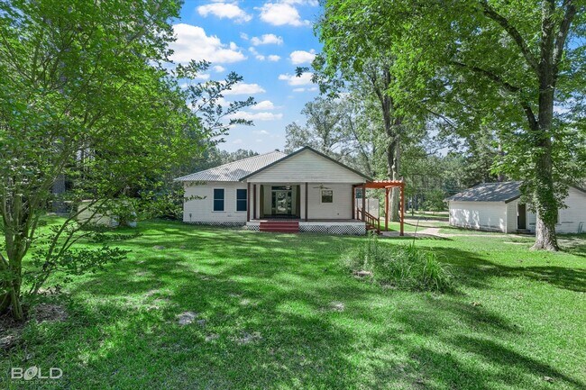 Building Photo - 3 Bedroom 2 Bathroom Home in Plain Dealing