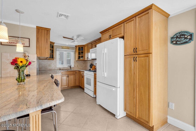 Building Photo - 102 W Colony Rd