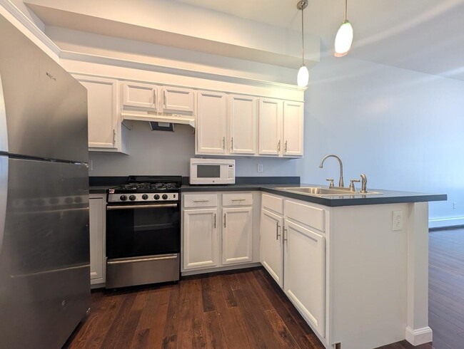 Building Photo - 265 Webster Ave