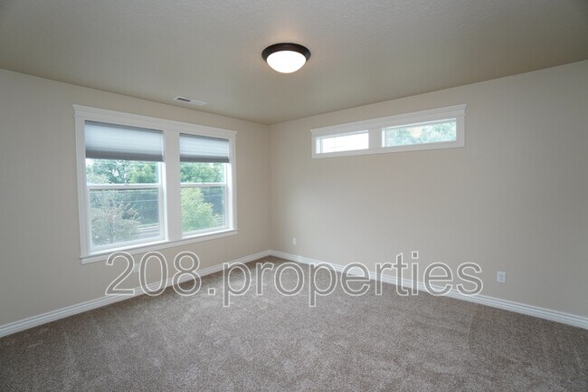 Building Photo - 38 E Ranch Dr