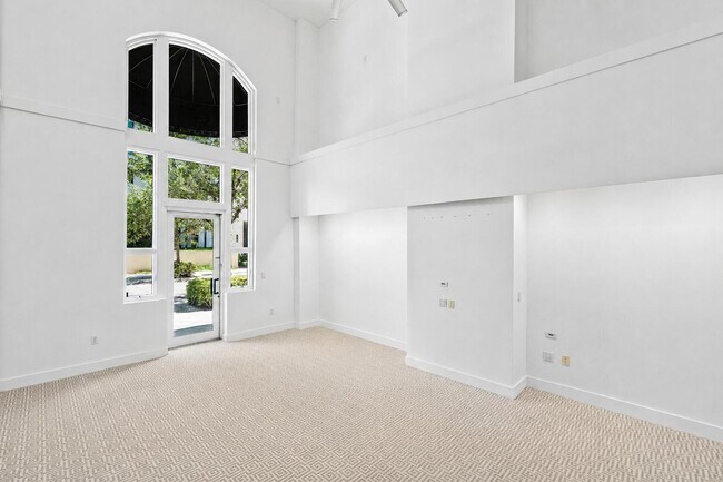 Building Photo - 701 S Olive Ave