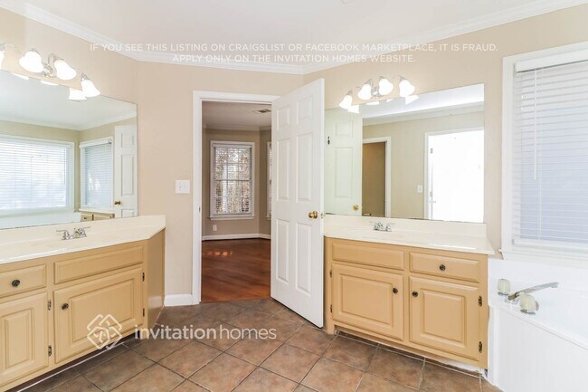 Building Photo - 4885 Leeds Ct