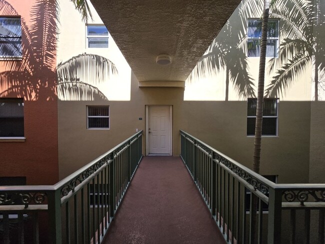 Building Photo - Beautiful 2 Bed 2 Bath Condo in West Palm ...