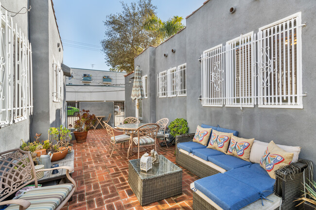 shared yard/ patio - 1924 3rd St