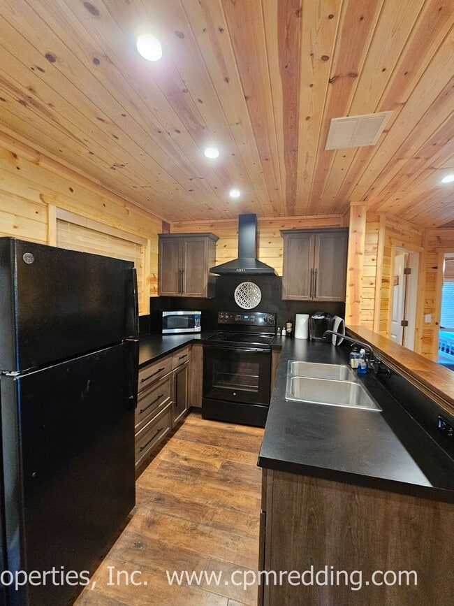 Building Photo - Country Living with 4 Bedrooms plus an Off...