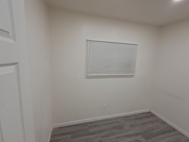 Building Photo - 2-bedroom, newly remodeled home on Flint's far east side