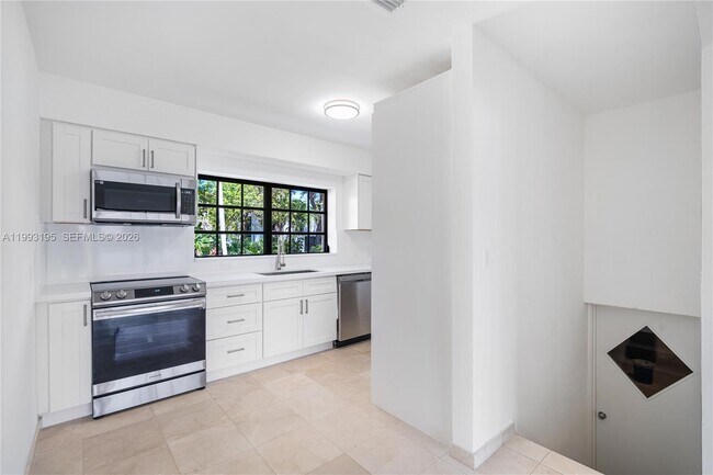 Building Photo - 7531 Beach View Dr