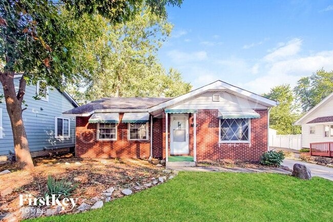 Primary Photo - 25 Iris Ave