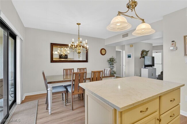 Building Photo - 788 Park Shore Dr