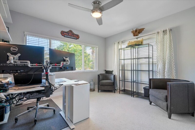 Building Photo - 1900 NE 42nd St