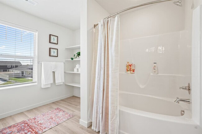 Building Photo - 10390 Crystal Ridge Dr
