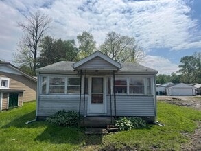 Building Photo - 4956 Island Dr