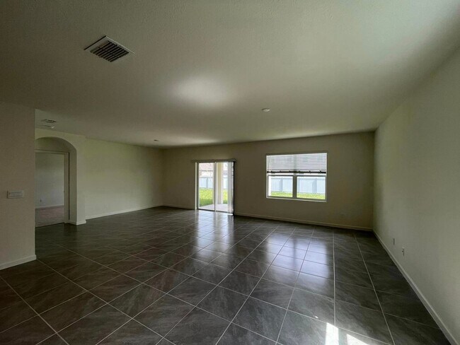 Building Photo - Brand New, Never Lived In