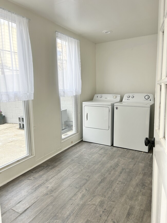 large laundry room - 435 McKean St