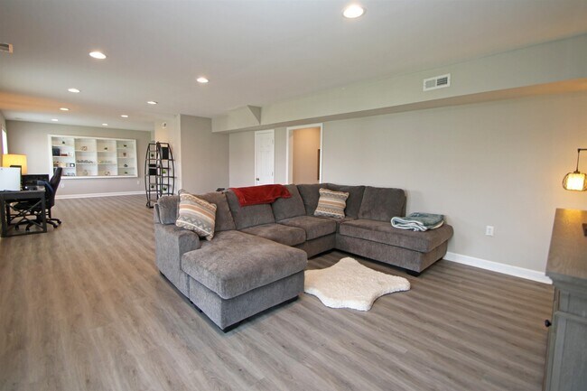 Building Photo - 224 Spring Run Ln