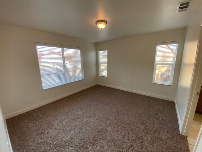 Building Photo - Beautiful 2 Story Home in Gated Avalon Com...