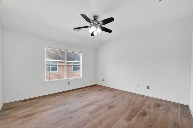 Building Photo - 16623 Newglen Ln