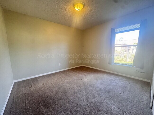 Building Photo - 116 Barrington Dr