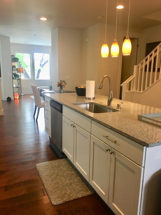 Building Photo - Luxury in Old Town Lafayette for Lease! MU...